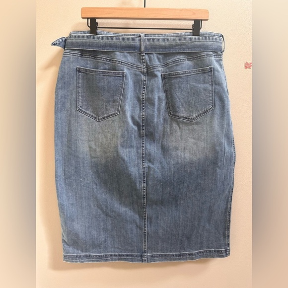 NEW Chicos Button-Front Belted Denim Midi Skirt Medium Indigo Wash Women 2.5/14 - Picture 5 of 8